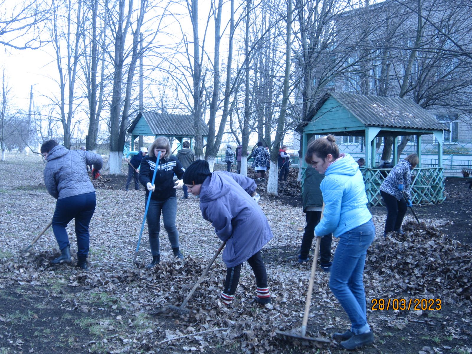 В доме-интернате прошел очень воодушевленный и активный субботник